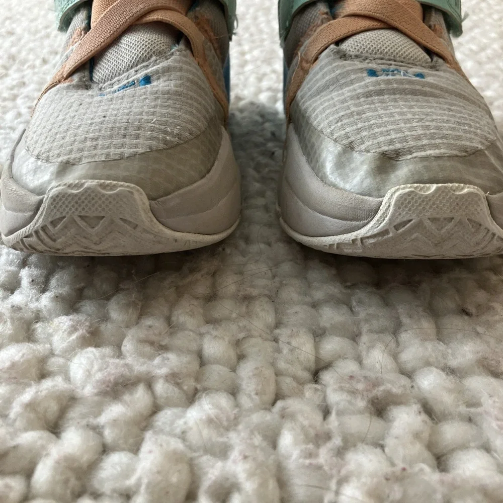Nike Lebron Witness 7‎ Size 1Y US KIDS